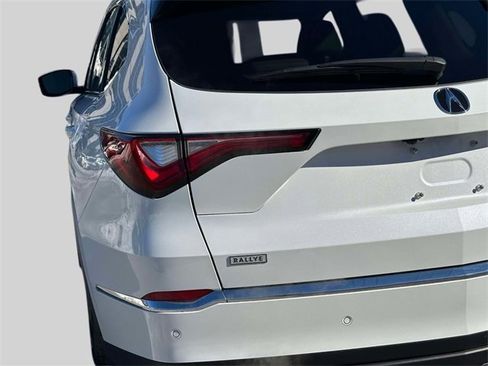 Used 2023 Acura MDX SH-AWD w/ Advance Package image 11