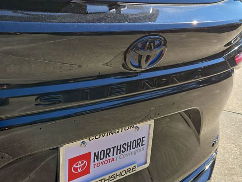 Used 2025 Toyota Sienna XSE image 5