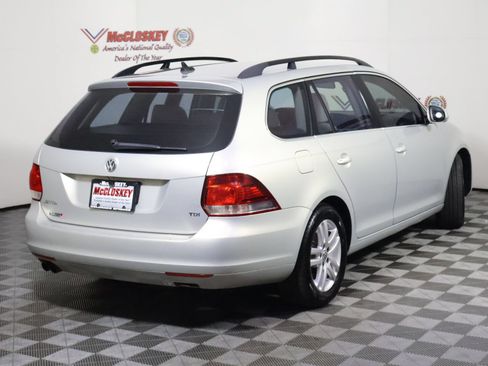 Used 2010 Volkswagen Jetta TDI FWD image 5