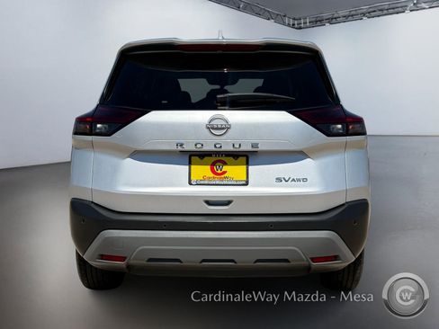 Used 2023 Nissan Rogue SV image 6