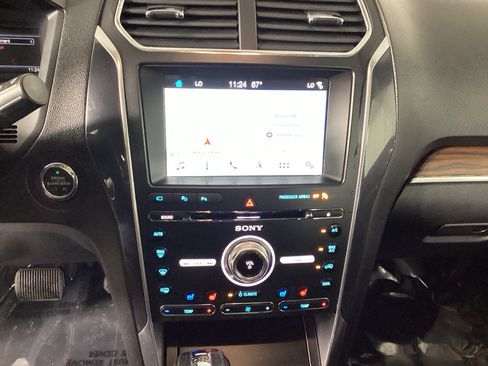 Used 2018 Ford Explorer Limited w/ Equipment Group 301A AWD/4WD image 27