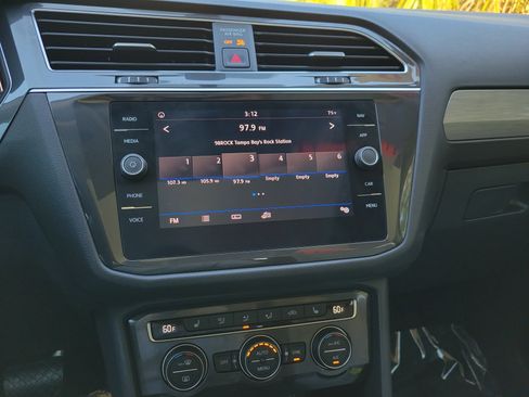 Used 2019 Volkswagen Tiguan SEL image 21