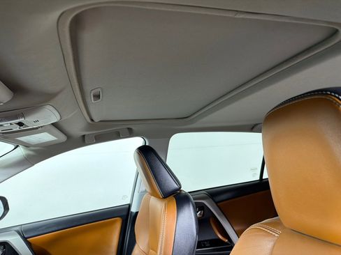 Used 2016 Toyota RAV4 Limited image 12