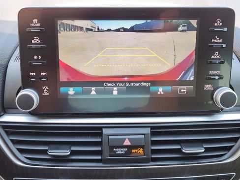 Used 2018 Honda Accord Touring image 15