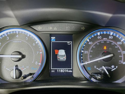 Used 2019 Toyota Highlander SE image 19