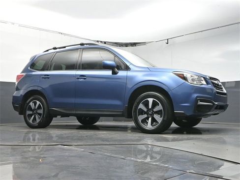 Used 2018 Subaru Forester 2.5i Premium w/ All-Weather Package image 32