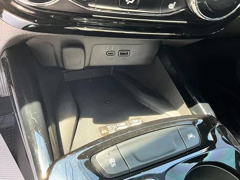 Used 2024 Chevrolet Trax RS w/ Sunroof Package FWD image 21