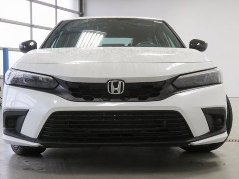 Used 2023 Honda Civic Sport image 2