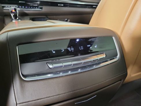 Used 2023 Cadillac Escalade Premium Luxury AWD/4WD image 17