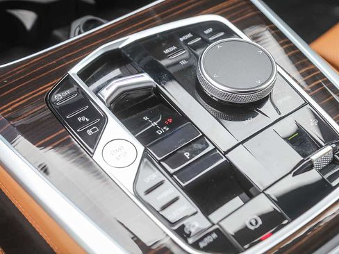 Used 2026 BMW X5 xDrive50e image 16