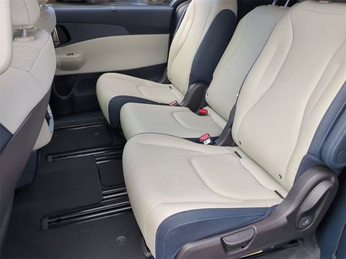 Certified 2026 Kia Carnival EX image 24