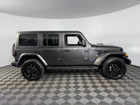 Used 2025 Jeep Wrangler Unlimited Sahara AWD/4WD image 5