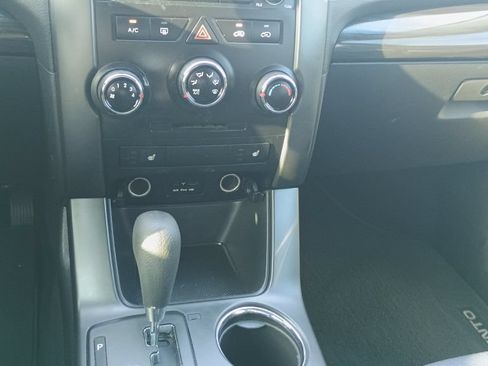 Used 2012 Kia Sorento LX w/ Convenience Pkg FWD image 11