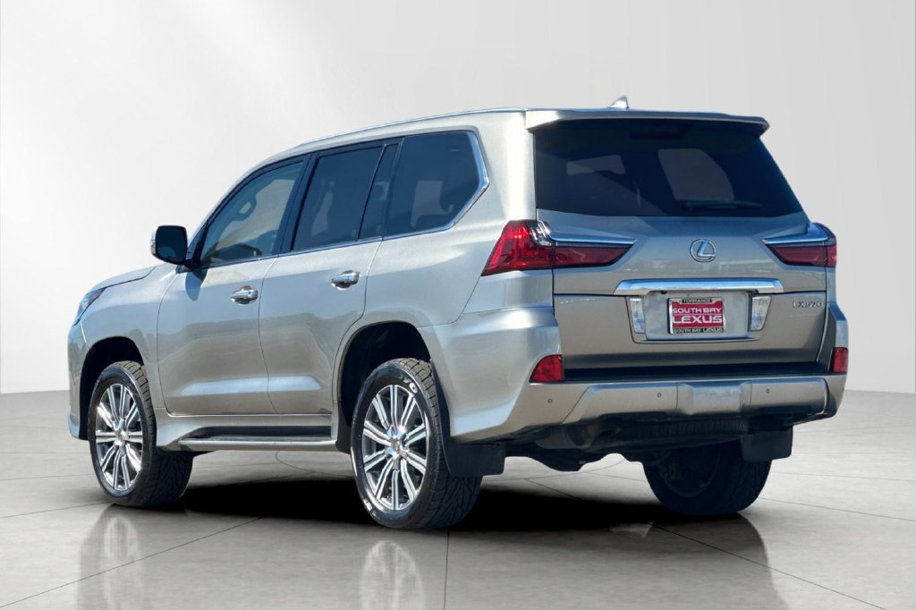 Used 2016 Lexus LX 570 4WD w/ Luxury Package image 4
