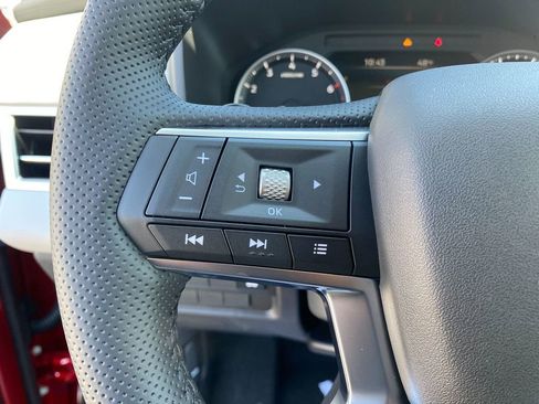 New 2025 Mitsubishi Outlander SE image 16