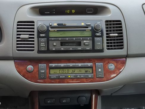 Used 2004 Toyota Camry XLE image 30