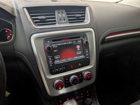 Used 2015 GMC Acadia SLE FWD image 12