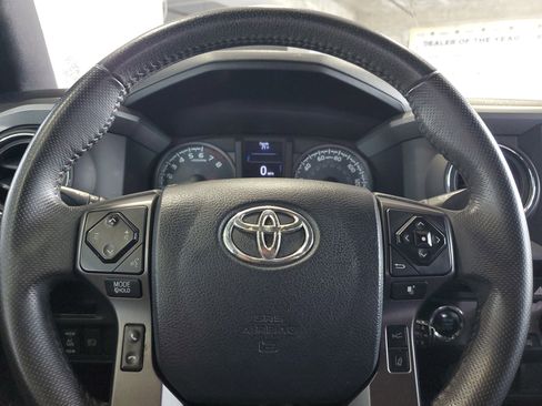 Used 2018 Toyota Tacoma TRD Off-Road AWD/4WD image 20