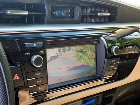 Used 2016 Toyota Corolla LE FWD image 16