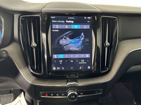 Used 2025 Volvo XC60 B5 Plus image 21
