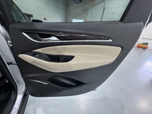 Used 2019 Buick Enclave Essence image 41