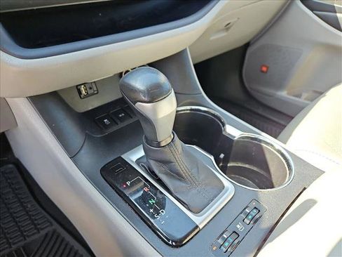 Used 2015 Toyota Highlander Limited FWD image 11
