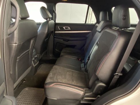 Used 2018 Ford Explorer XLT w/ Equipment Group 202A image 21