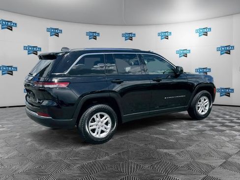 Used 2024 Jeep Grand Cherokee Laredo AWD/4WD image 6
