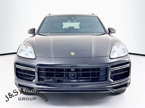 Used 2020 Porsche Cayenne Turbo w/ Assistance Package image 2