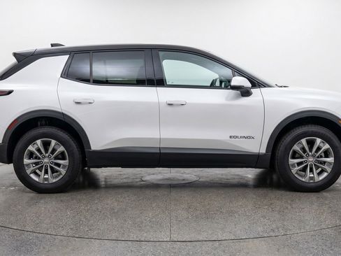 Used 2025 Chevrolet Equinox LT FWD image 11