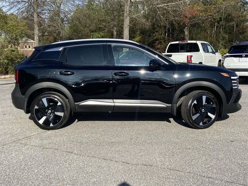 New 2026 Nissan Kicks SR image 2