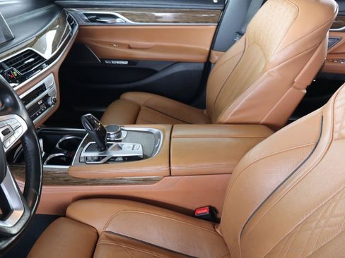 Used 2016 BMW 750i RWD image 17