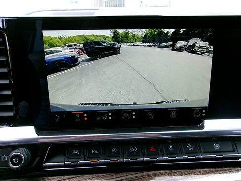 Used 2025 Chevrolet Silverado 1500 LT Trail Boss w/ LT Trail Boss Premium Package AWD/4WD image 18