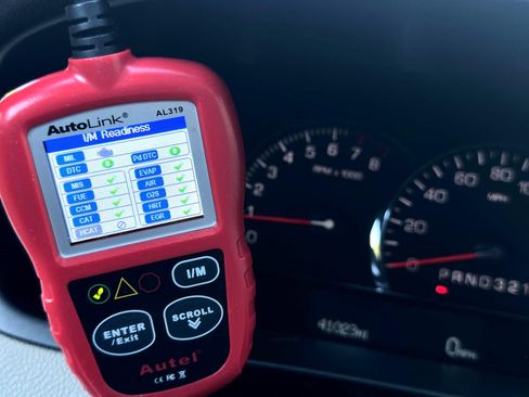 Used 2011 Cadillac DTS Luxury image 6