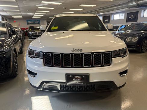 Used 2022 Jeep Grand Cherokee Laredo E AWD/4WD image 2