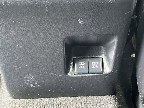 Used 2020 Toyota 4Runner SR5 AWD/4WD image 9