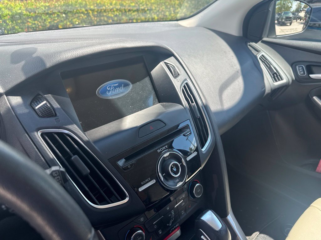 Used 2016 Ford Focus Titanium FWD image 5