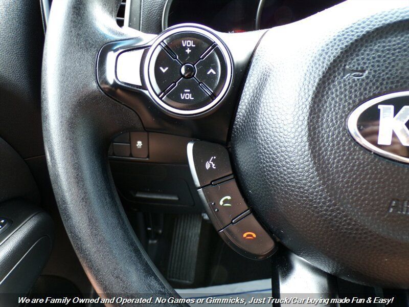 Used 2016 Kia Soul FWD image 29
