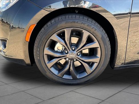 Used 2018 Chrysler Pacifica Touring Plus w/ S Appearance Package FWD image 10