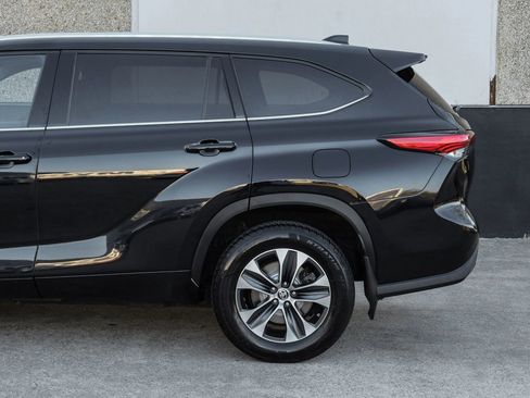 Used 2021 Toyota Highlander XLE image 21