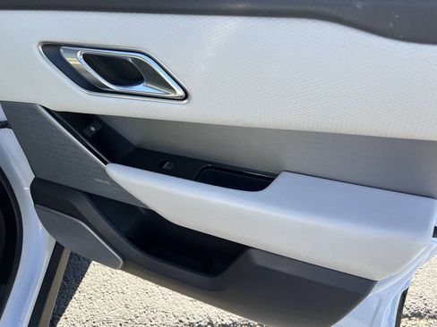 Used 2018 Land Rover Range Rover Velar R-Dynamic SE image 17