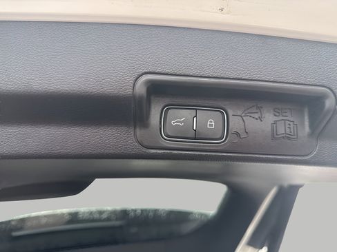 Used 2020 Ford Explorer XLT w/ Equipment Group 202A image 28