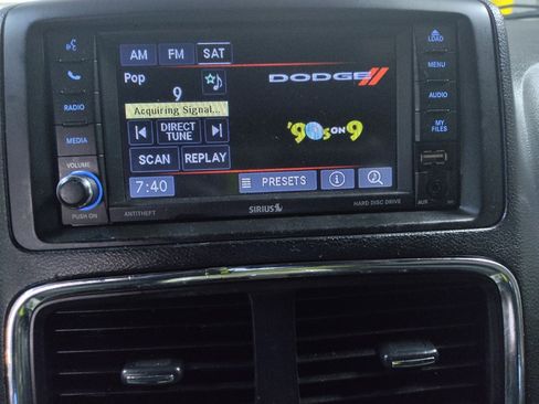 Used 2017 Dodge Grand Caravan SXT image 25