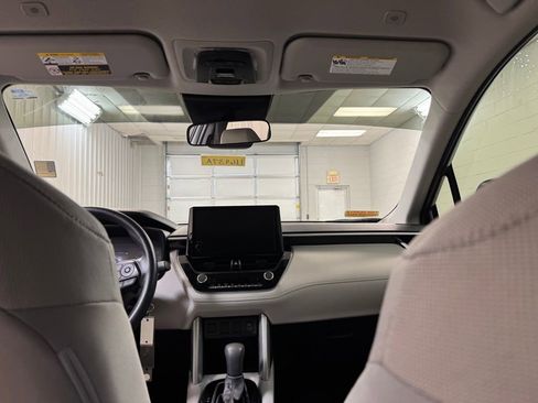 Used 2025 Toyota Corolla Cross L image 21