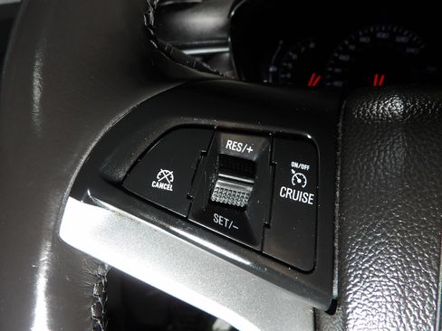 Used 2021 Chevrolet Trax LT w/ Midnight Edition FWD image 14