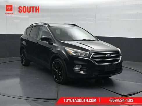 Used 2017 Ford Escape SE w/ Equipment Group 201A AWD/4WD image 4