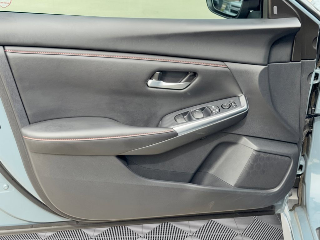Used 2025 Nissan Sentra SR FWD image 14