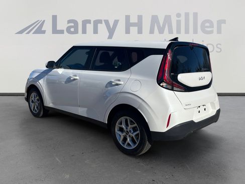 Used 2025 Kia Soul LX image 3