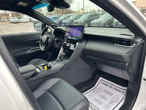 Used 2023 Toyota Venza XLE AWD/4WD image 36