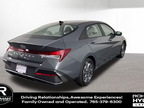 Used 2024 Hyundai Elantra SEL image 9